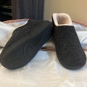 NWOT Women’s Slippers with durable sole